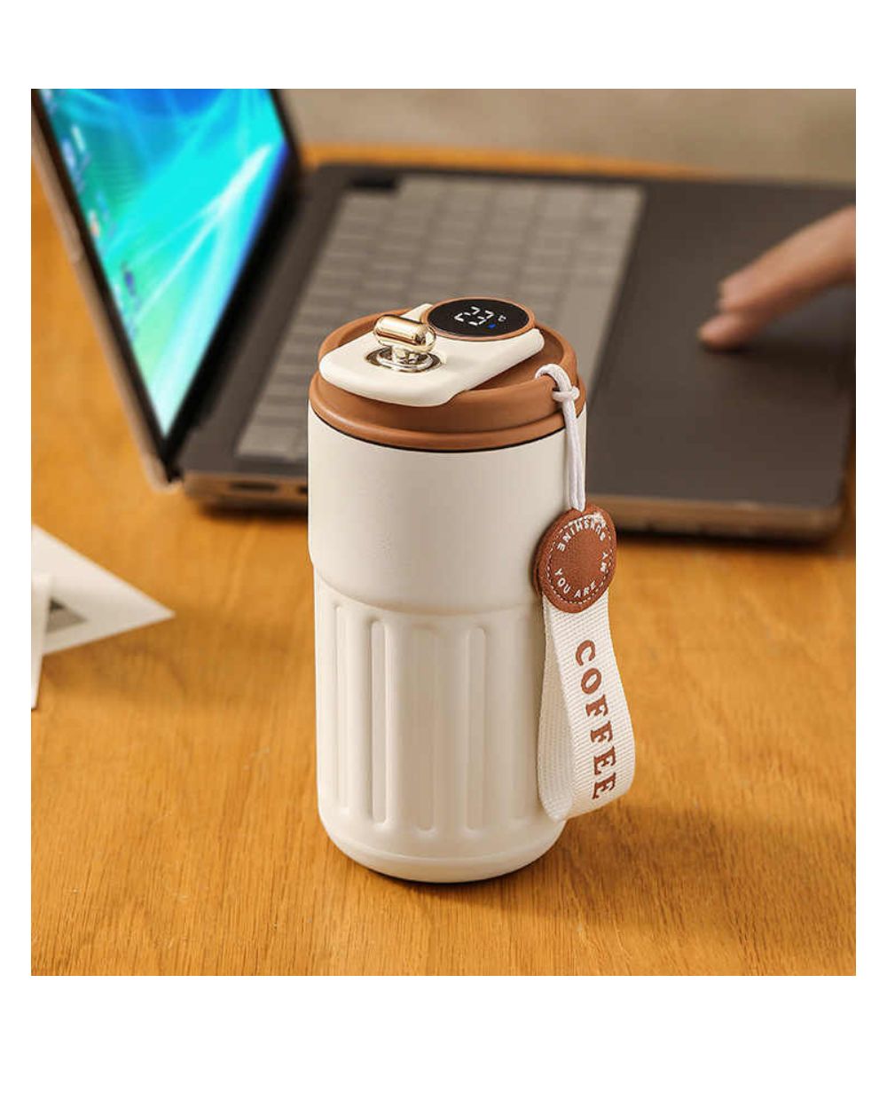 ThermoLux™ – La Tasse Intelligente Élégante & Isotherme
